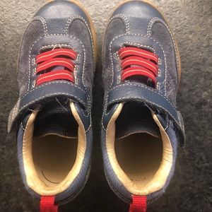 Boys size 10.5 Stride Rite shoes